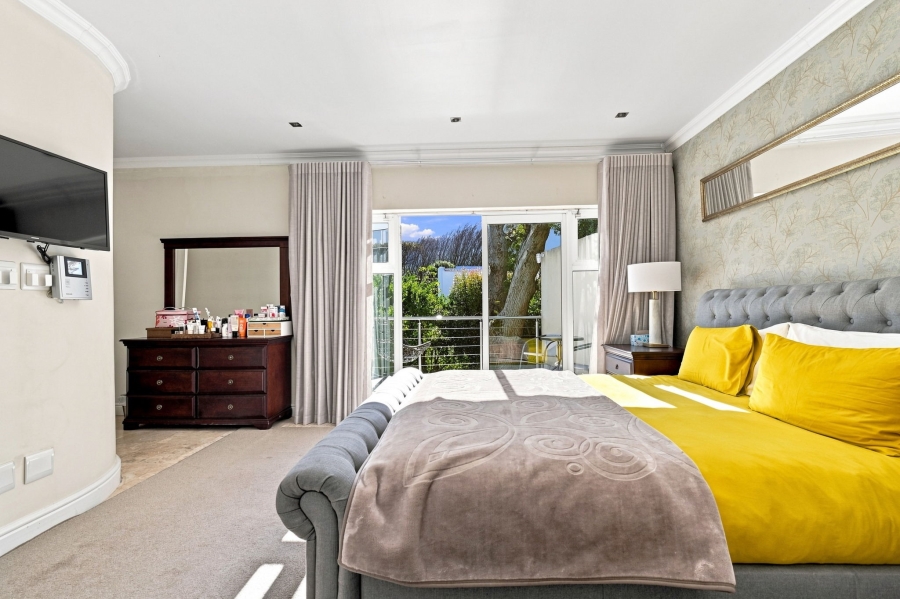 6 Bedroom Property for Sale in Newlands Western Cape